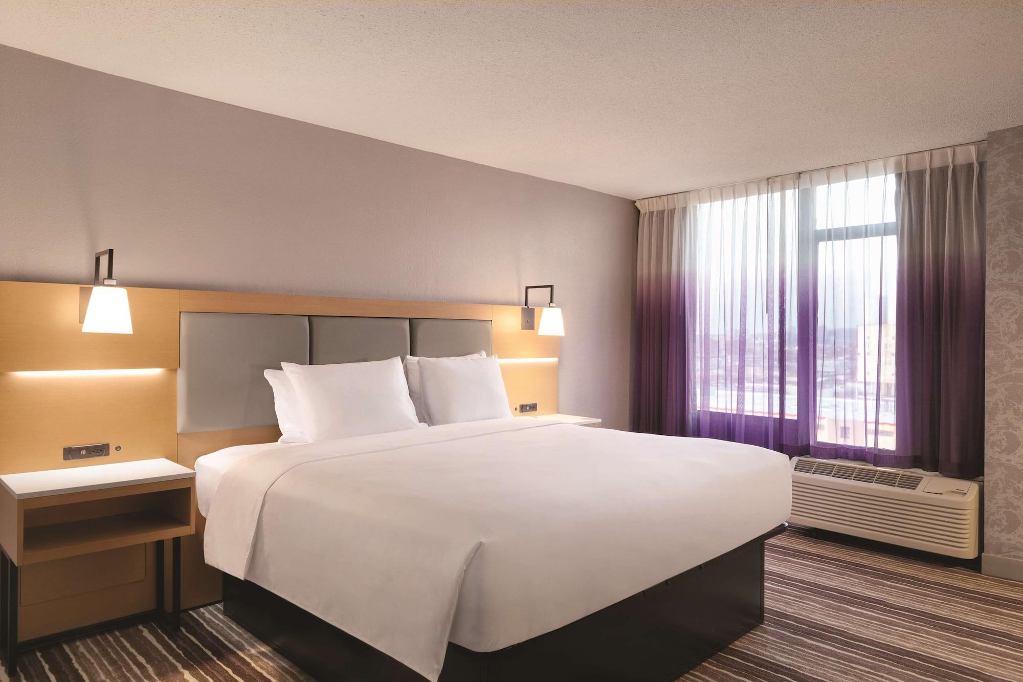 Arpt-stadium Area By Ihg 3*