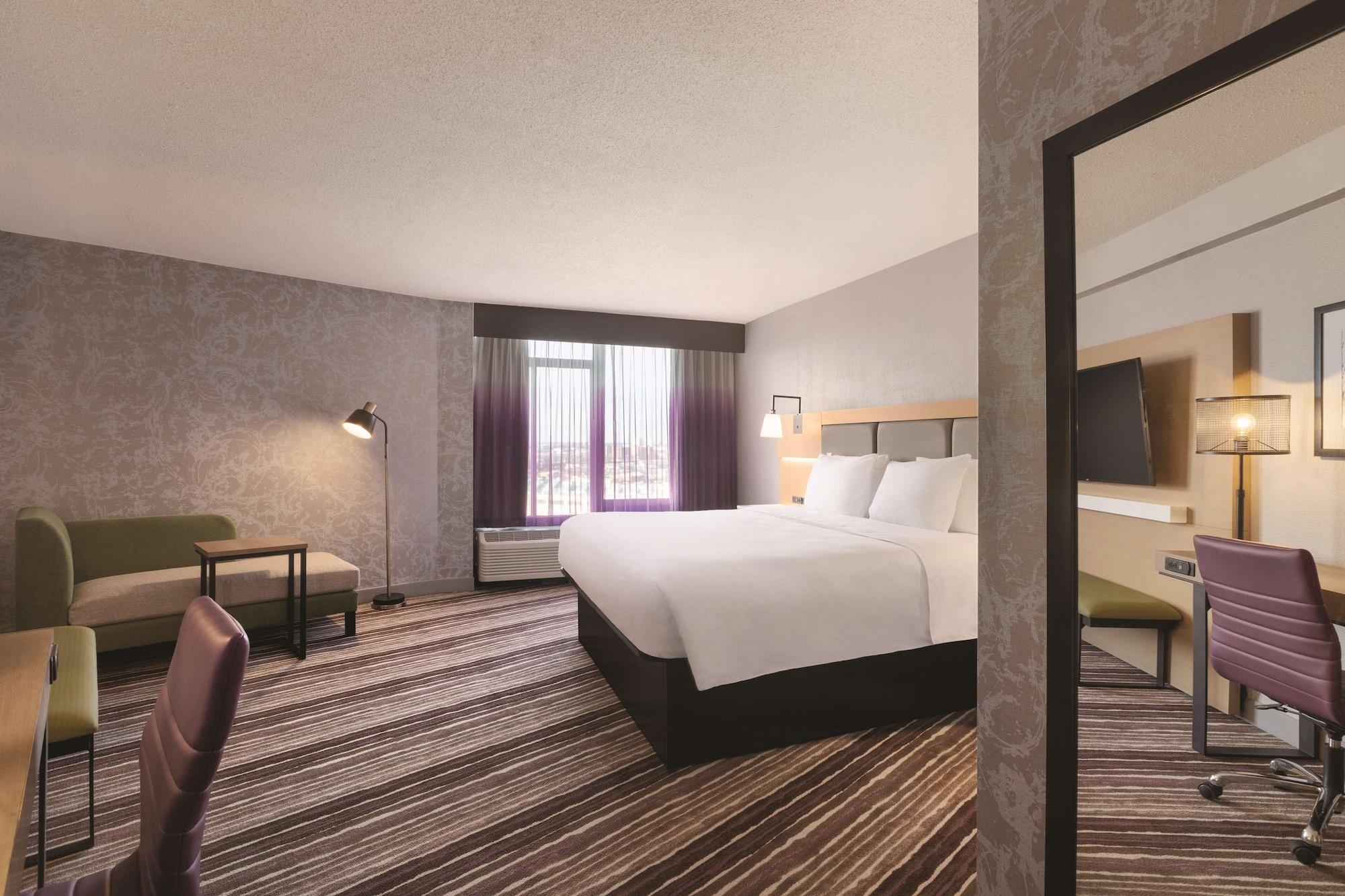 Arpt-stadium Area By Ihg Hotel