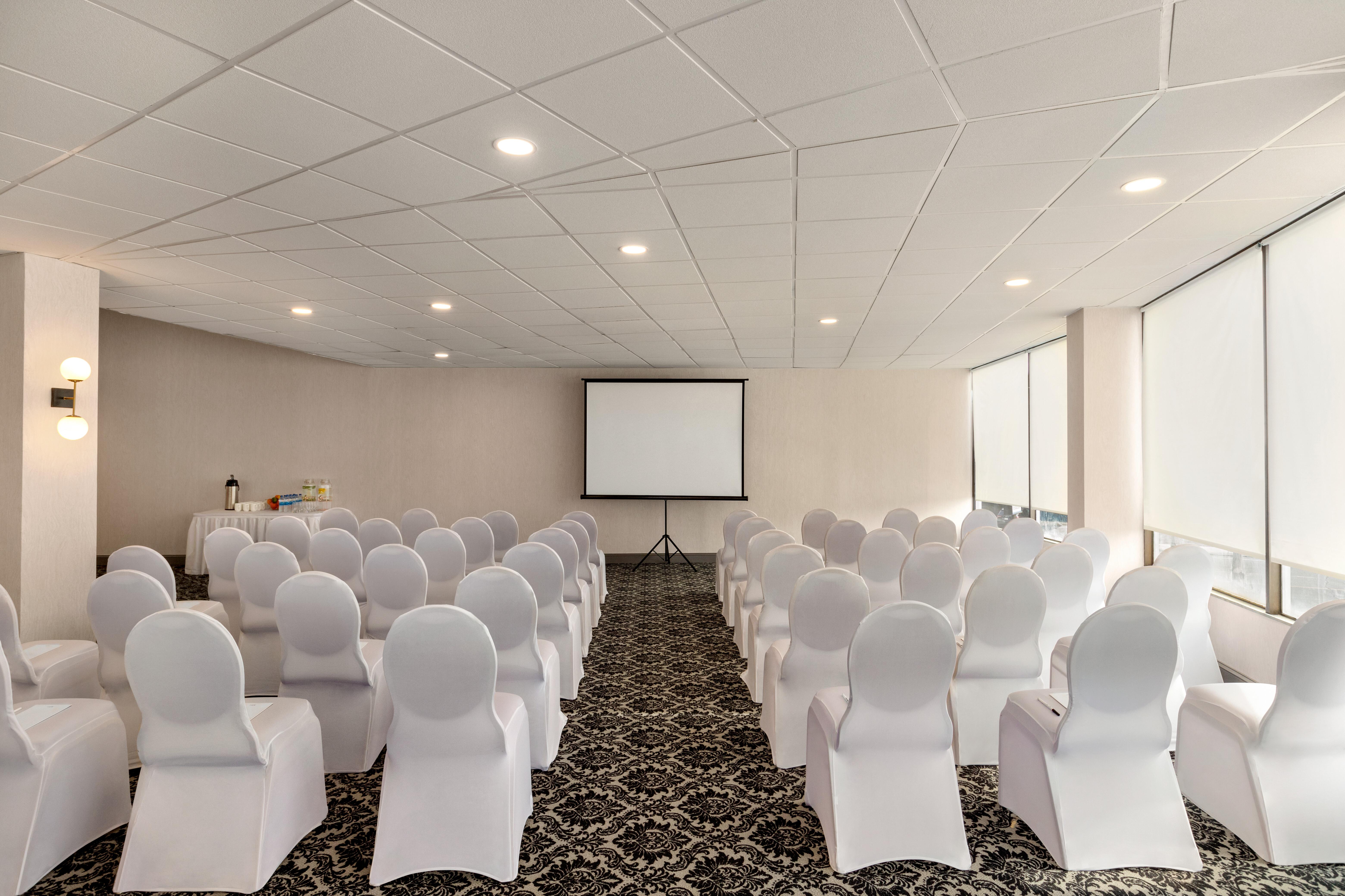 Hotel Arpt-stadium Area By Ihg 3*