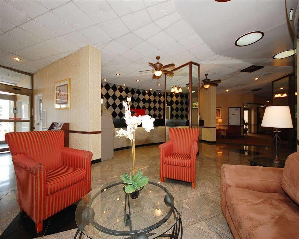 Hotel Arpt-stadium Area By Ihg 3*